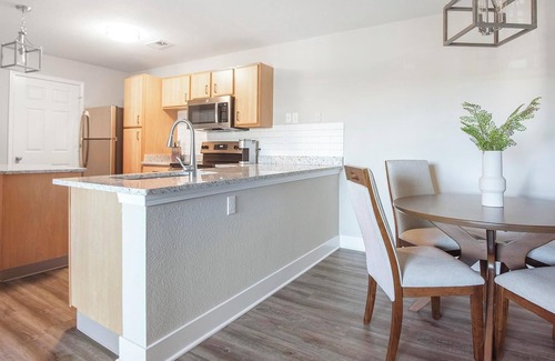 Eureka Apartment | Landing | Beautiful 2BD, Gym, Clubhouse