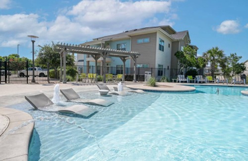 Lockhart Apartment | Landing | Beautiful 2BD, Clubhouse, Gym