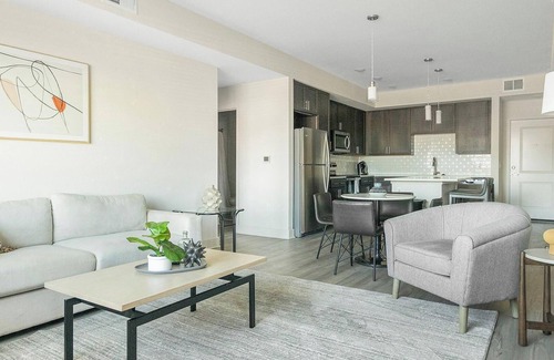 Palmetto Apartment | Landing | Beautiful 2BD, Pool, Gym