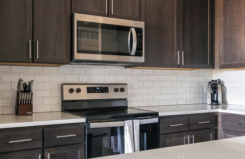 Palmetto Apartment | Landing | Beautiful 2BD, Pool, Gym