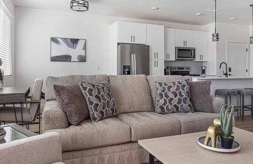 Casa Grande Apartment | Landing | Chic 1BD, Clubhouse, Gym