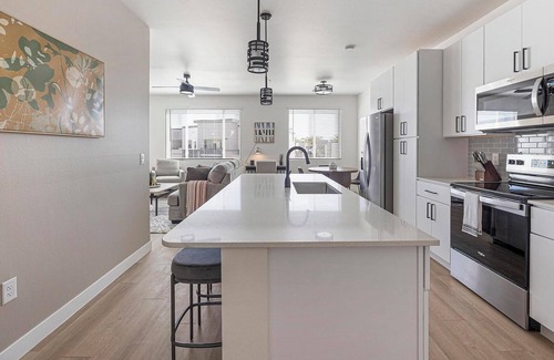 Casa Grande Apartment | Landing | Chic 1BD, Clubhouse, Gym