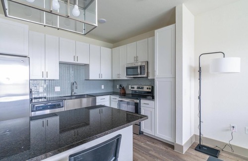 Conroe Apartment | Landing | Chic 1BD, Clubhouse, Gym