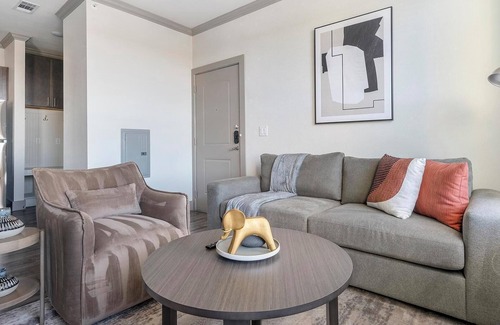 Manor Apartment | Landing | Chic 1BD, Gym, Courtyard