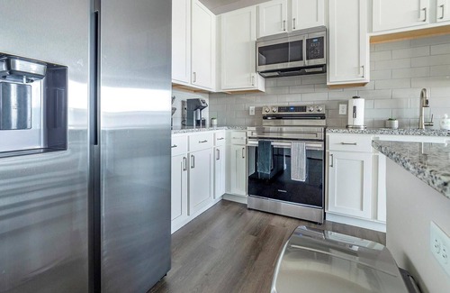 Northwest Columbus Apartment | Landing | Chic 2BD, Gym