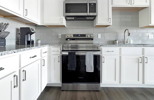 Northwest Columbus Apartment | Landing | Chic 2BD, Gym