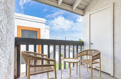 Maryvale Apartment | Landing | Chic 2BD in Maryvale Village