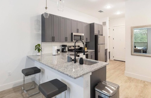 Denton Apartment | Landing | Chic Studio, Gym