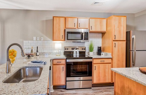 Eureka Apartment | Landing | Incredible 2BD, Clubhouse, Pool