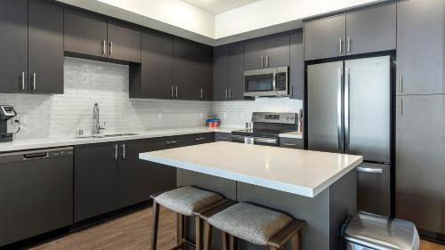 Woodburn Apartment | Landing Incredible Studio Pool Gym