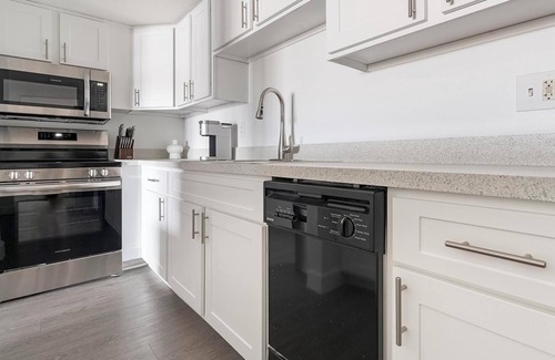 Bradenton Apartment | Landing | Modern 1BD, Gym, Clubhouse