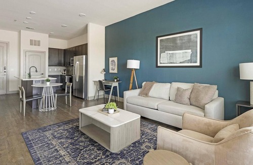 Denton Apartment | Landing | Modern 1BD, Gym, Courtyard