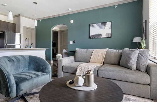 Manor Apartment | Landing | Modern 1BD, Gym, Courtyard