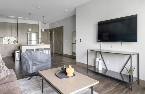 Memorial Apartment | Landing | Modern 1BD, Gym