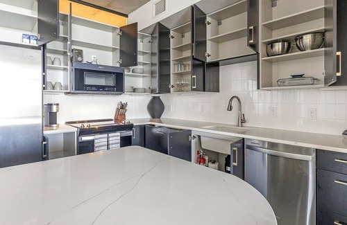 St. Petersburg - Clearwater Apartment | Landing | Modern 2BD, Gym