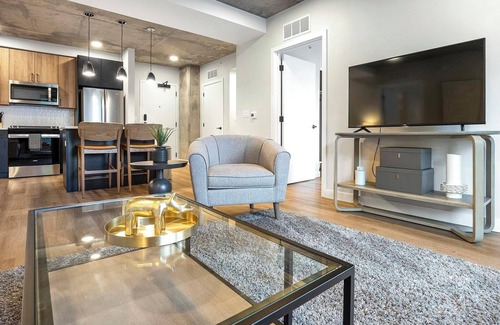 Englewood Apartment | Landing | Modern 2BD, Gym, Rooftop Lounge