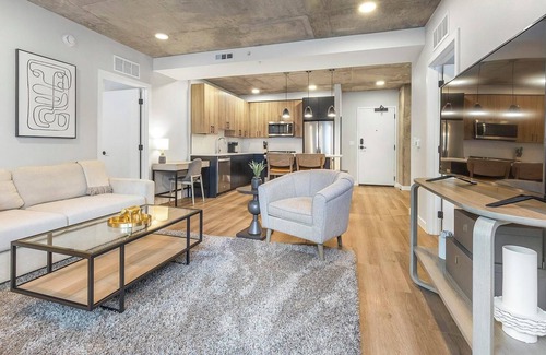 Englewood Apartment | Landing | Modern 2BD, Gym, Rooftop Lounge