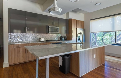 Houston Apartment | Landing | Modern 2BD, Pool, Tennis Court