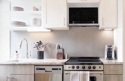 Candler Apartment | Landing | Modern 2BD, Clubhouse, Pool