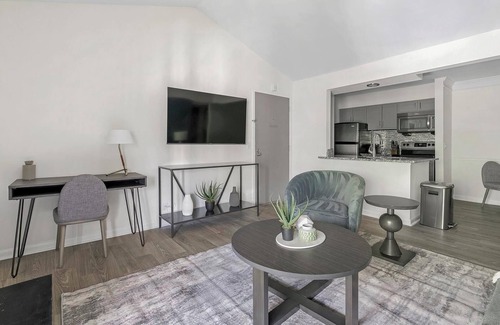 Green Hills Apartment | Landing | Stunning 1BD, Courtyard, Gym