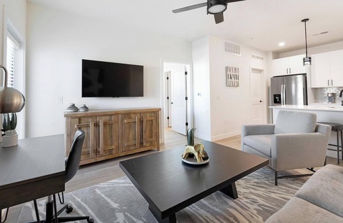 Casa Grande Apartment | Landing | Stunning 2BD, Pool, Gym