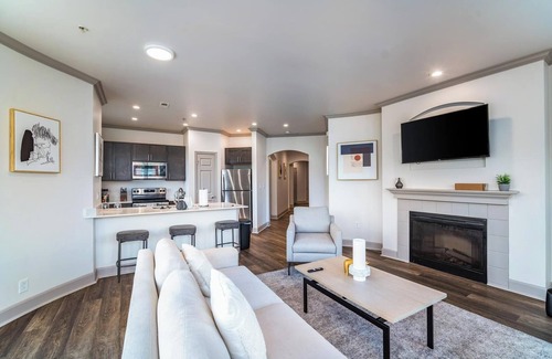 Corryville Apartment | Landing | Stunning 2BD, Clubhouse, Gym