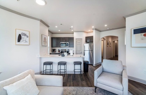 Corryville Apartment | Landing | Stunning 2BD, Clubhouse, Gym