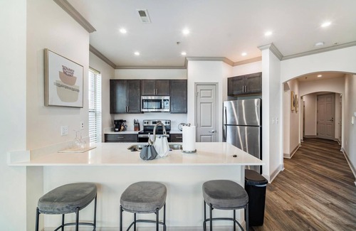 Corryville Apartment | Landing | Stunning 2BD, Clubhouse, Gym