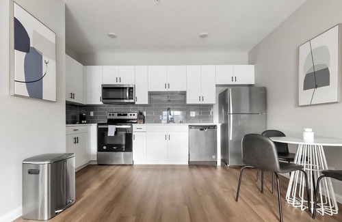 Townsite Apartment | Landing | Stunning 2BD, Rooftop Lounge, Pool