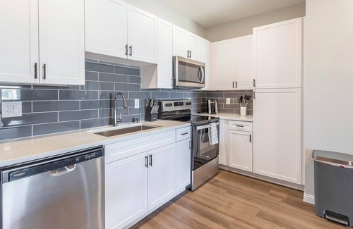 Townsite Apartment | Landing | Stunning 2BD, Pool, Rooftop Lounge