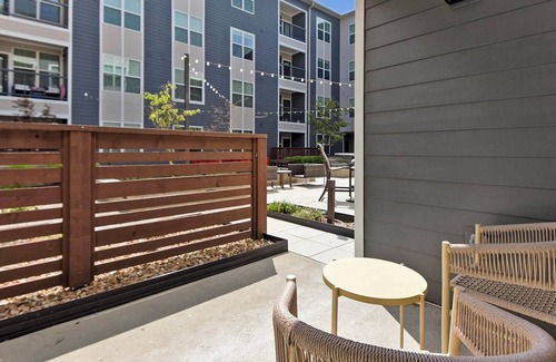 Chesterfield Apartment | Landing | Stylish 1BD, Courtyard, Pool