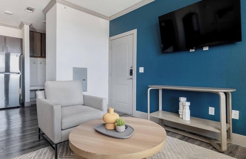 Manor Apartment | Landing | Stylish 1BD, Pool, Gym