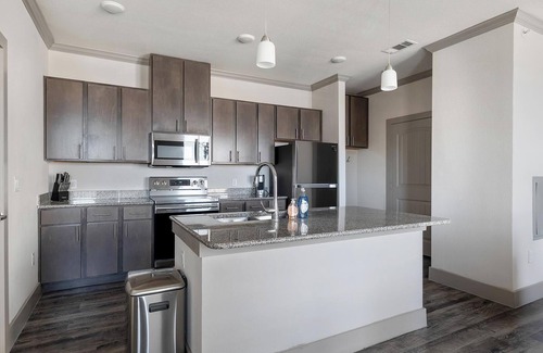 Manor Apartment | Landing | Stylish 1BD, Pool, Gym