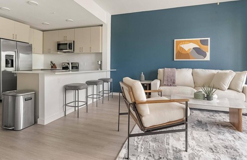 Biggar Apartment | Landing | Stylish 1BD, Pool, Gym