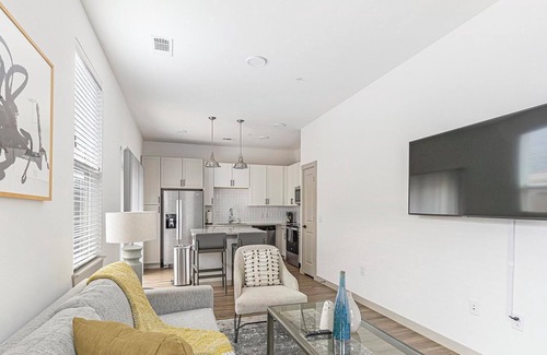 Fort Worth Apartment | Landing | Stylish 1BD, Clubhouse, Yoga Studio