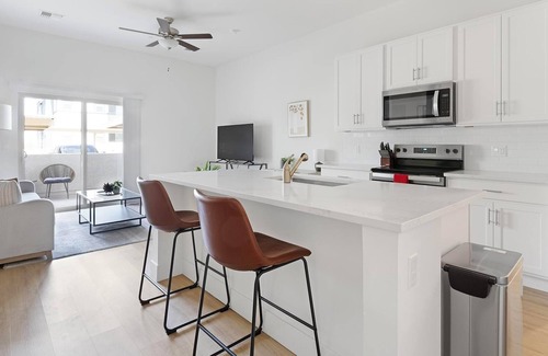 Casas Adobes Apartment | Landing | Stylish 2BD, Pool