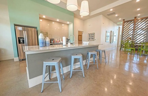 Lockhart Apartment | Landing | Stylish 2BD, Clubhouse, Gym