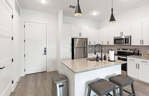 Denton Apartment | Landing | Stylish 2BD, Gym