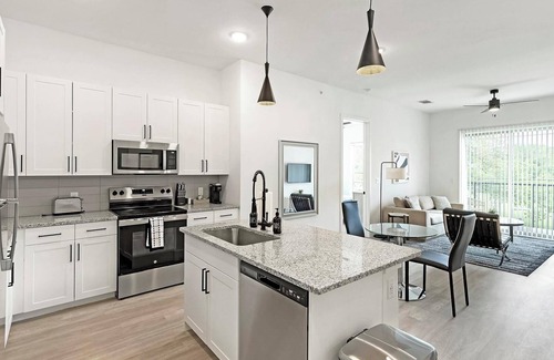 Denton Apartment | Landing | Stylish 2BD, Gym