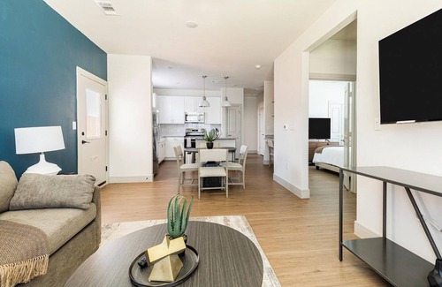 Tarrant County Apartment | Landing | Stylish 2BD, Pool, Gym