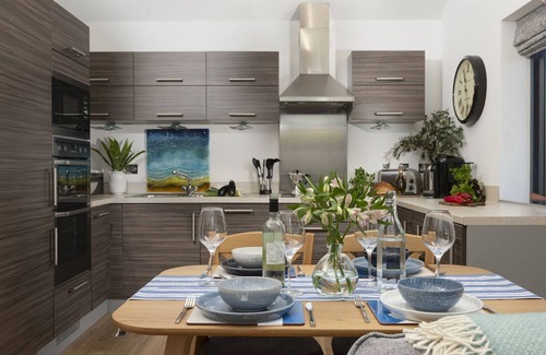 Fowey Apartment | Landing View Fowey Penthouse - River View Penthouse Apartment in Fowey