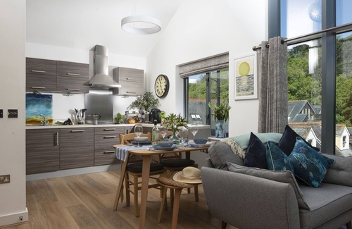 Fowey Apartment | Landing View Fowey Penthouse - River View Penthouse Apartment in Fowey