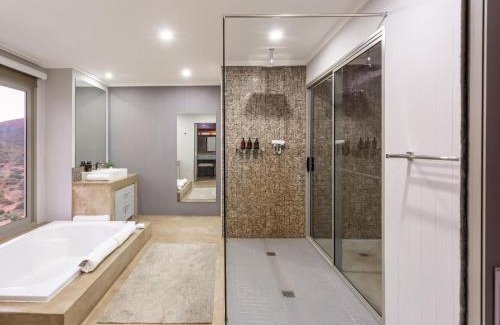 Oudtshoorn Cabin | Landrani Farmstay