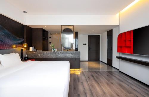 Long Hua Hotel | Landwise