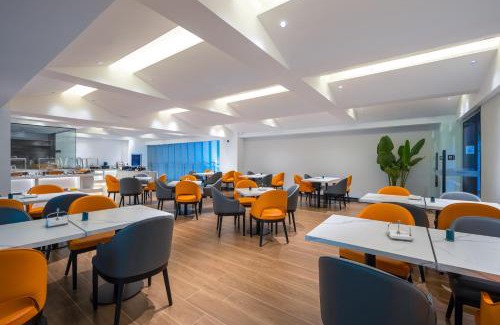 Long Hua Hotel | Landwise