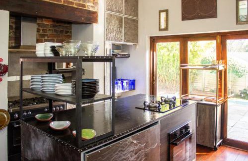 Greater Johannesburg Metropolitan Area Bed & Breakfast | Lang De Moun Mon