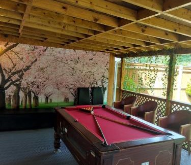 Langley Marish House | Langley House 5 mins from langley train station