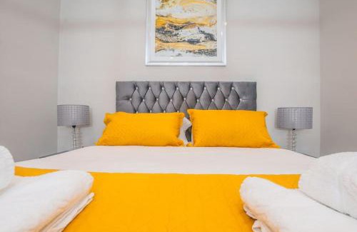 Farnham Common Apartment | Langston House: 2 Bed, 2 Bath Luxury Apartment