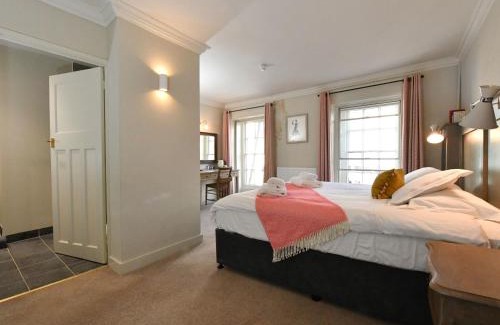 Calne Hotel | Lansdowne Strand