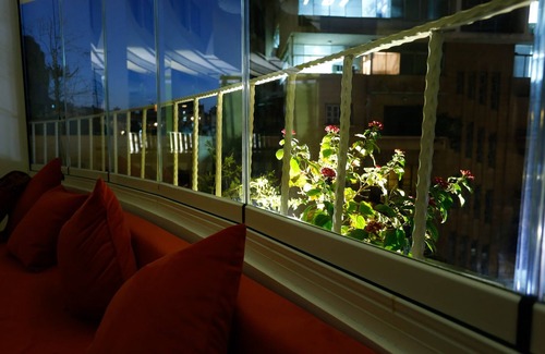 Chiyah Apartment | LANTANAS DU JARDIN SUSPENDU